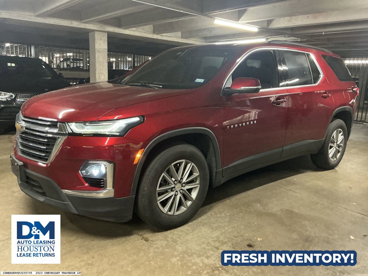 Used 2023 Chevrolet Traverse LT FWD image 2