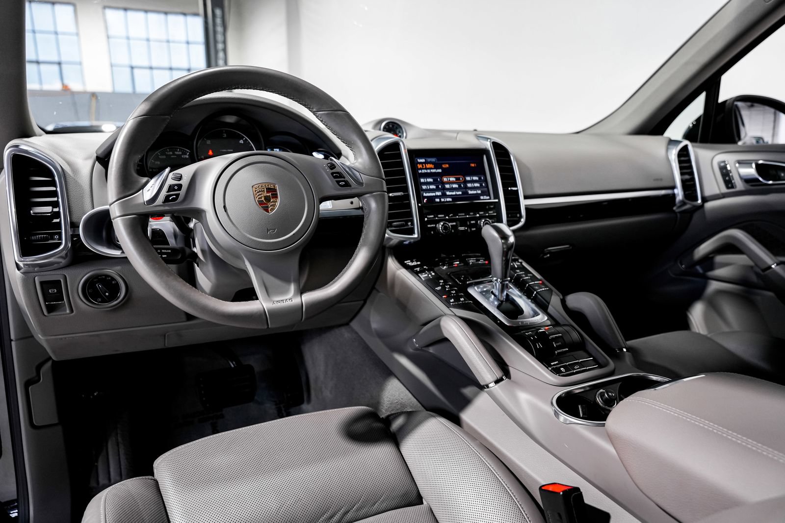Used 2013 Porsche Cayenne Diesel AWD/4WD image 9