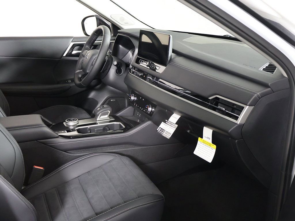 New 2026 Mitsubishi Outlander AWD image 28