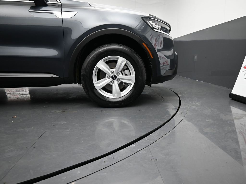 Used 2023 Kia Sorento LX image 11