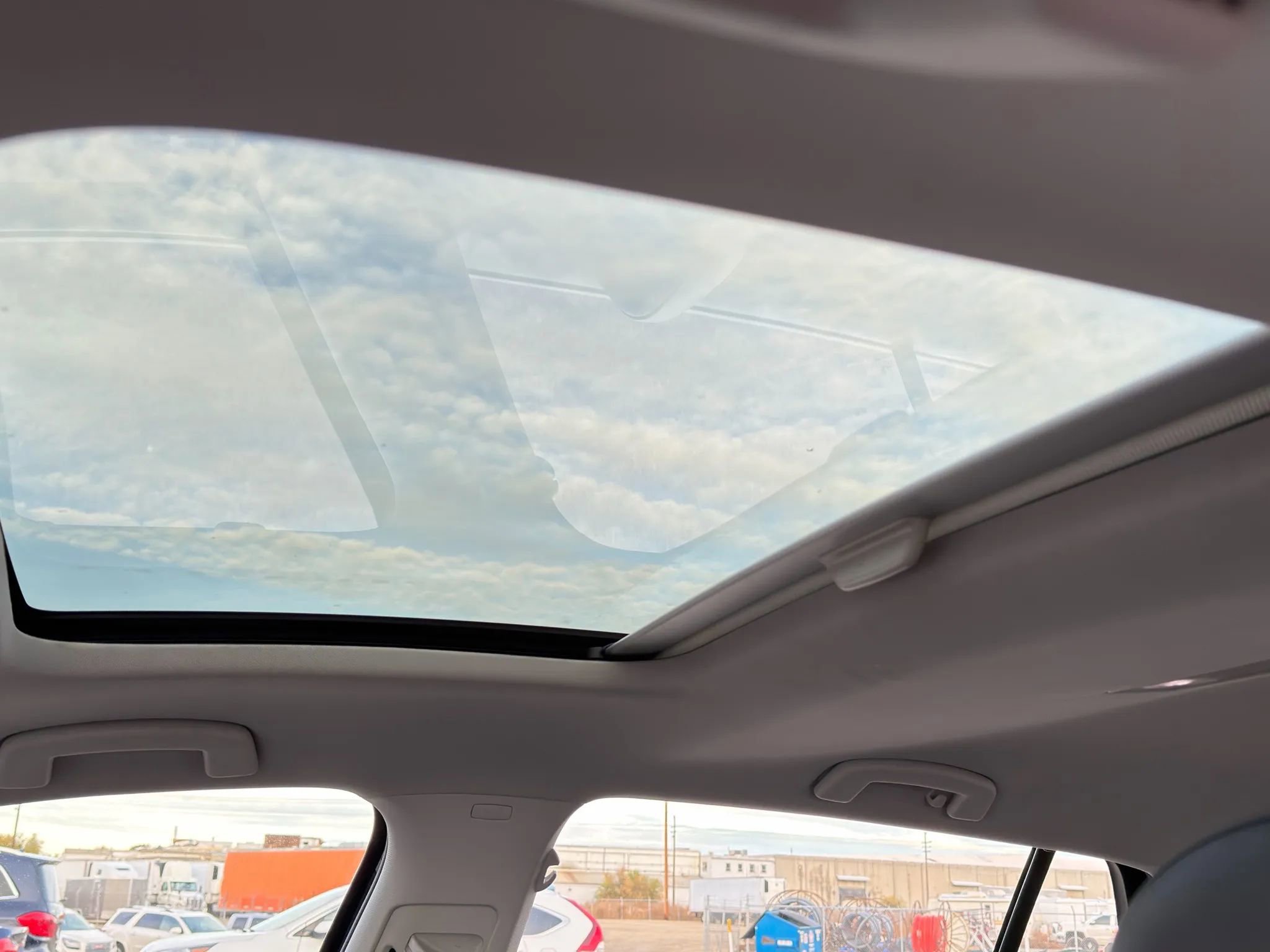 Used 2015 Volkswagen Golf S image 17