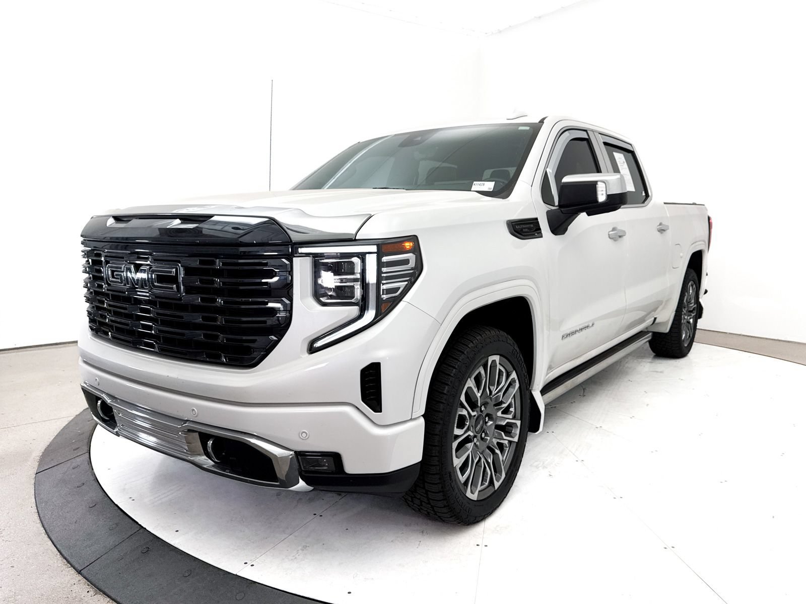 Used 2023 GMC Sierra 1500 Denali Ultimate AWD/4WD image 12