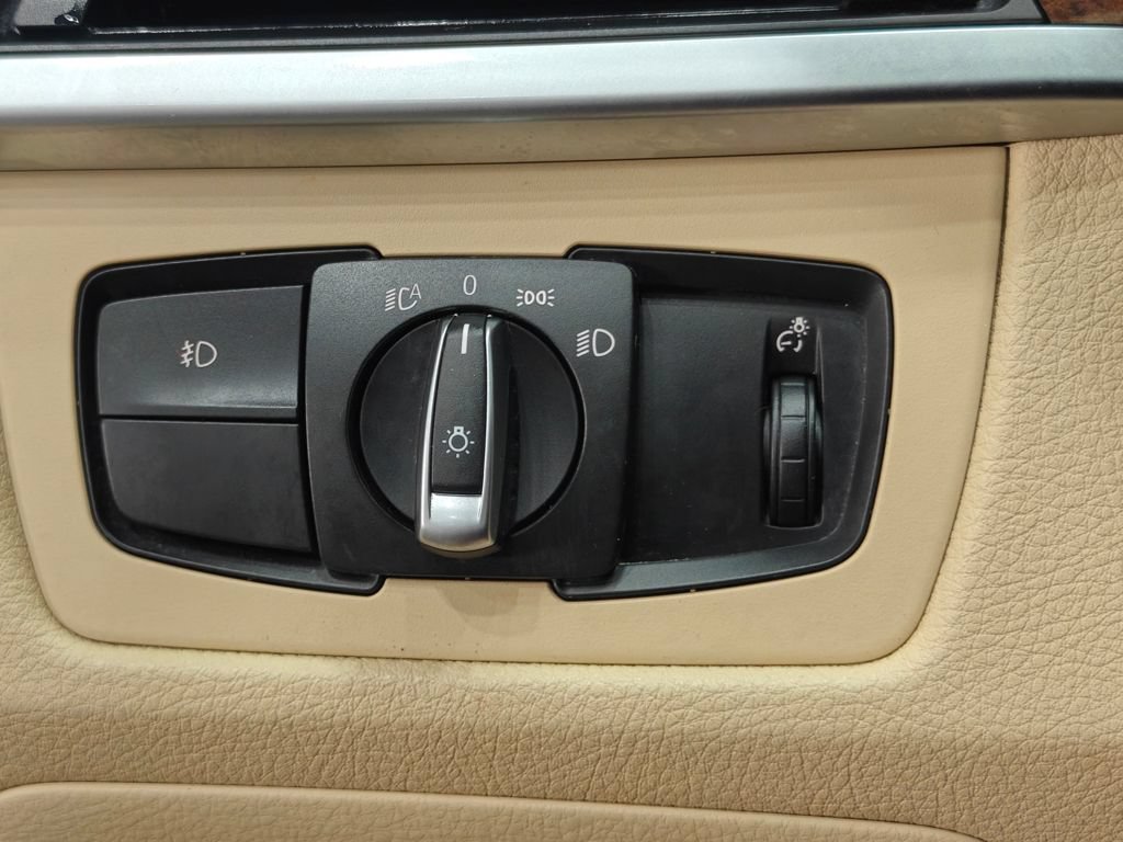 Used 2013 BMW 320i xDrive Sedan AWD/4WD image 33