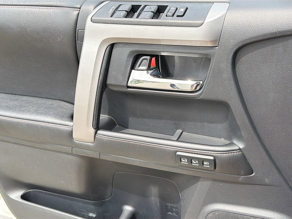 Used 2014 Toyota 4Runner Limited AWD/4WD image 30