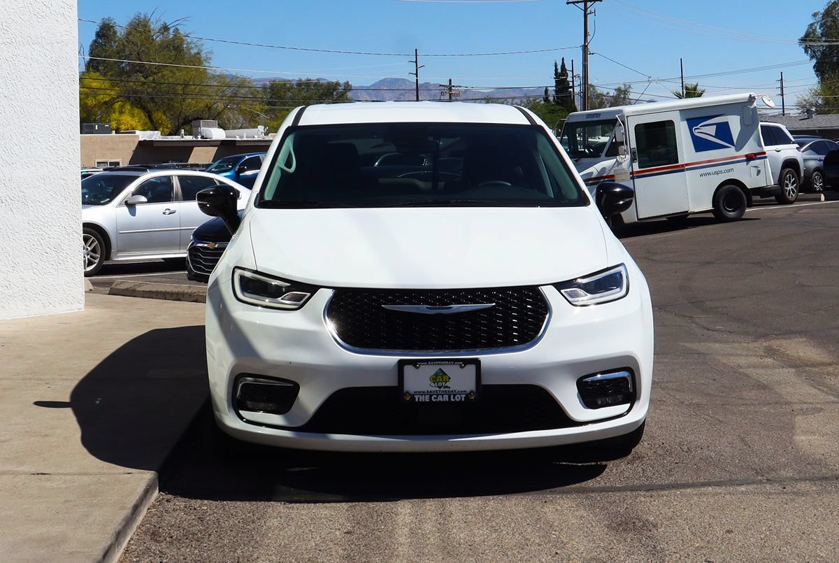 Used 2024 Chrysler Pacifica Touring-L FWD image 16