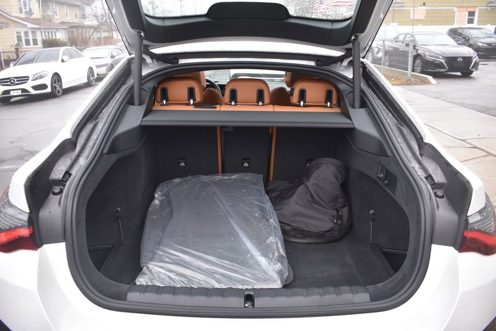 Used 2023 BMW i4 eDrive40 w/ M Sport Package image 33