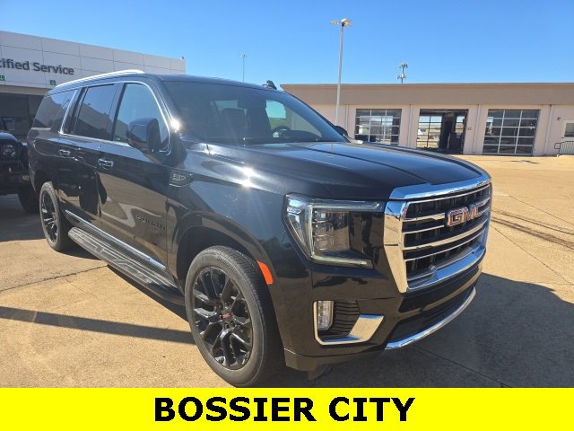 Used 2022 GMC Yukon XL SLT w/ SLT Premium Package image 3