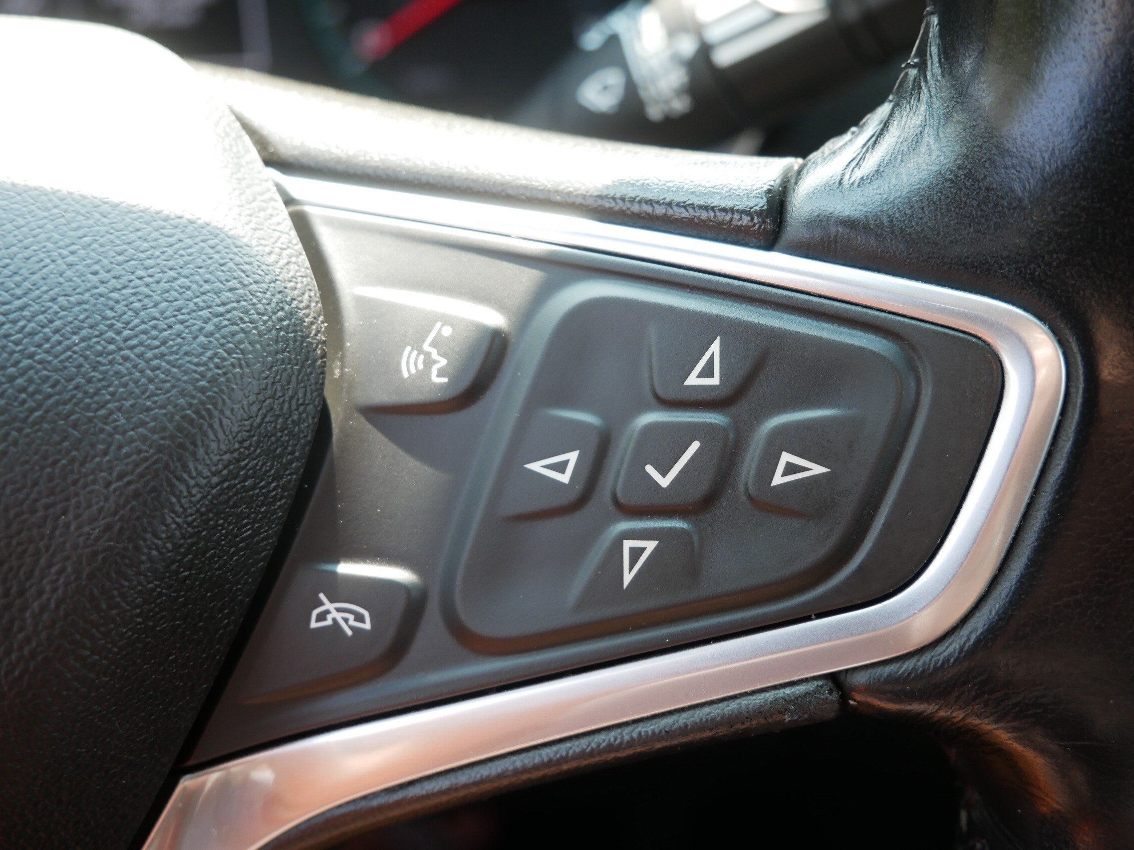 Used 2018 Chevrolet Equinox LT AWD/4WD image 30