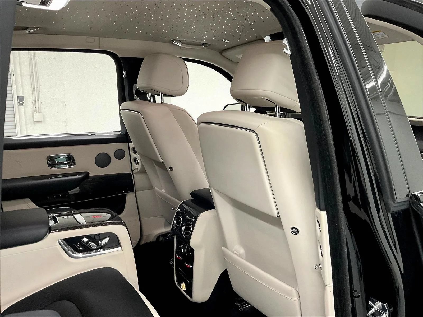 Used 2021 Rolls-Royce Cullinan Black Badge AWD/4WD image 47