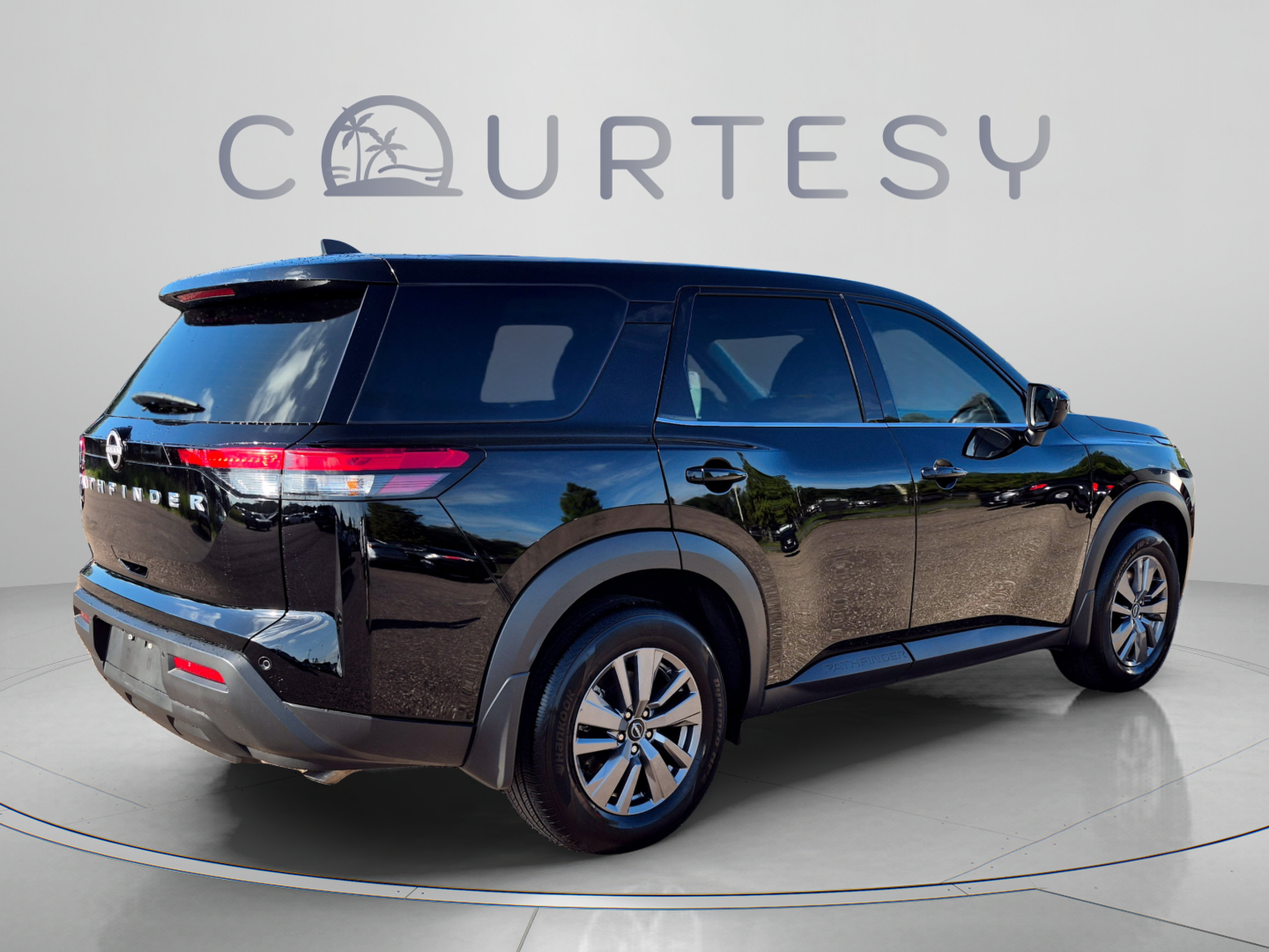 Certified 2025 Nissan Pathfinder S FWD image 7