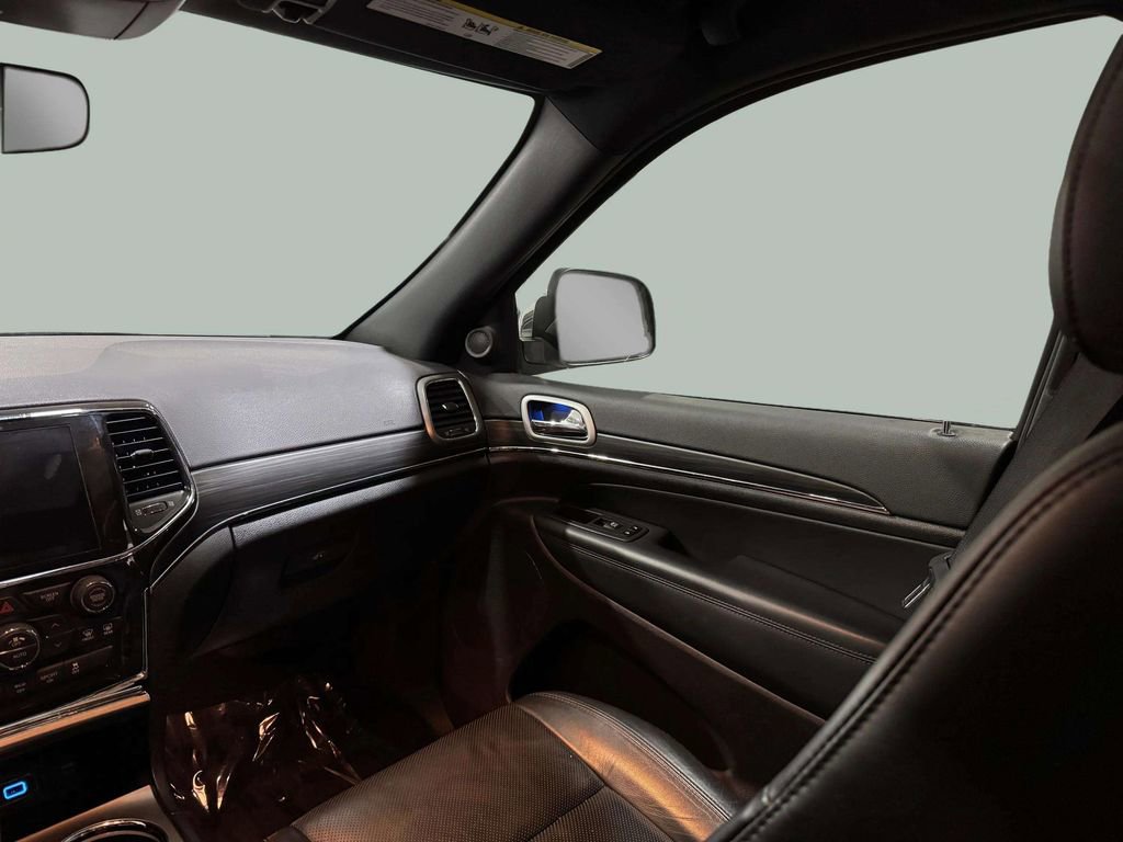 Used 2021 Jeep Grand Cherokee Limited w/ Luxury Group II image 21