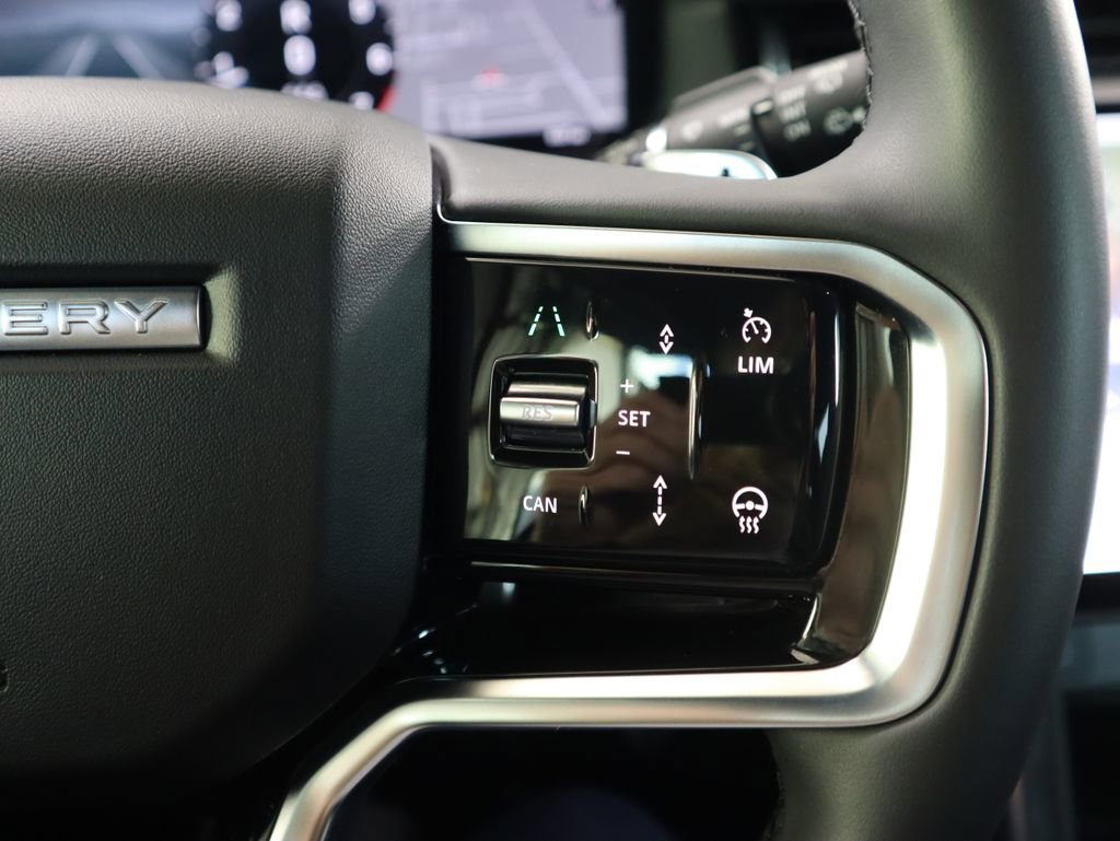 Used 2025 Land Rover Discovery Sport Dynamic SE image 12