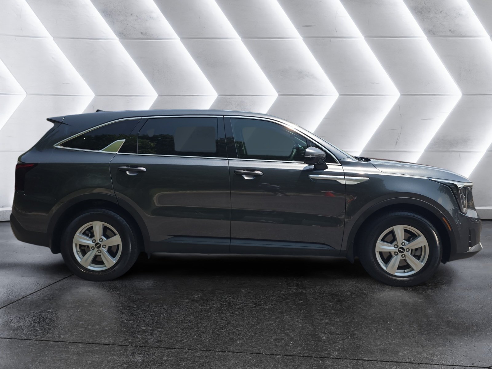 Used 2024 Kia Sorento 2WD LX image 6