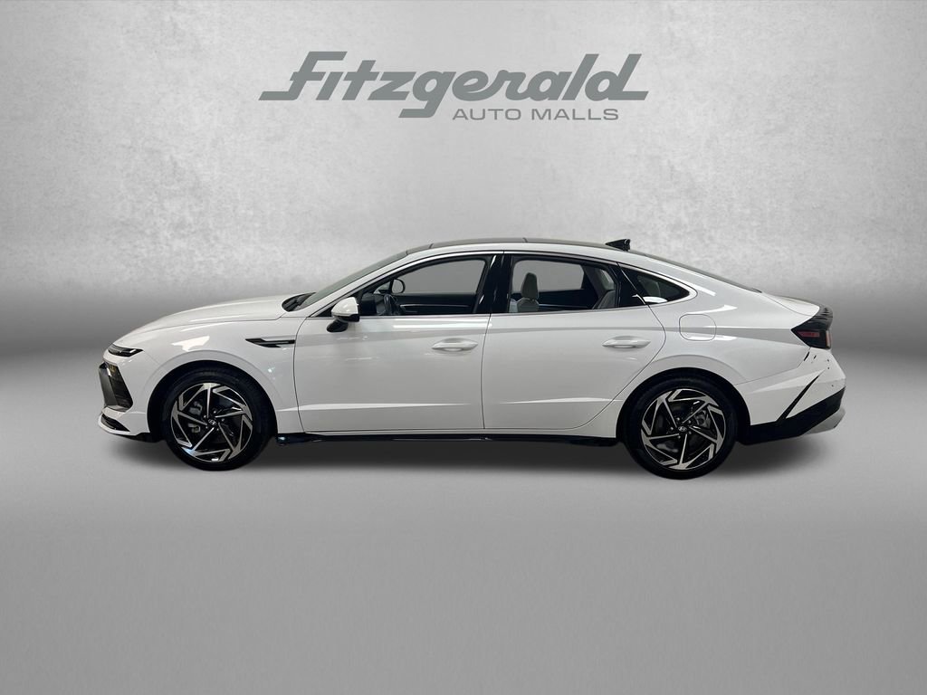 Used 2025 Hyundai Sonata SEL FWD image 2