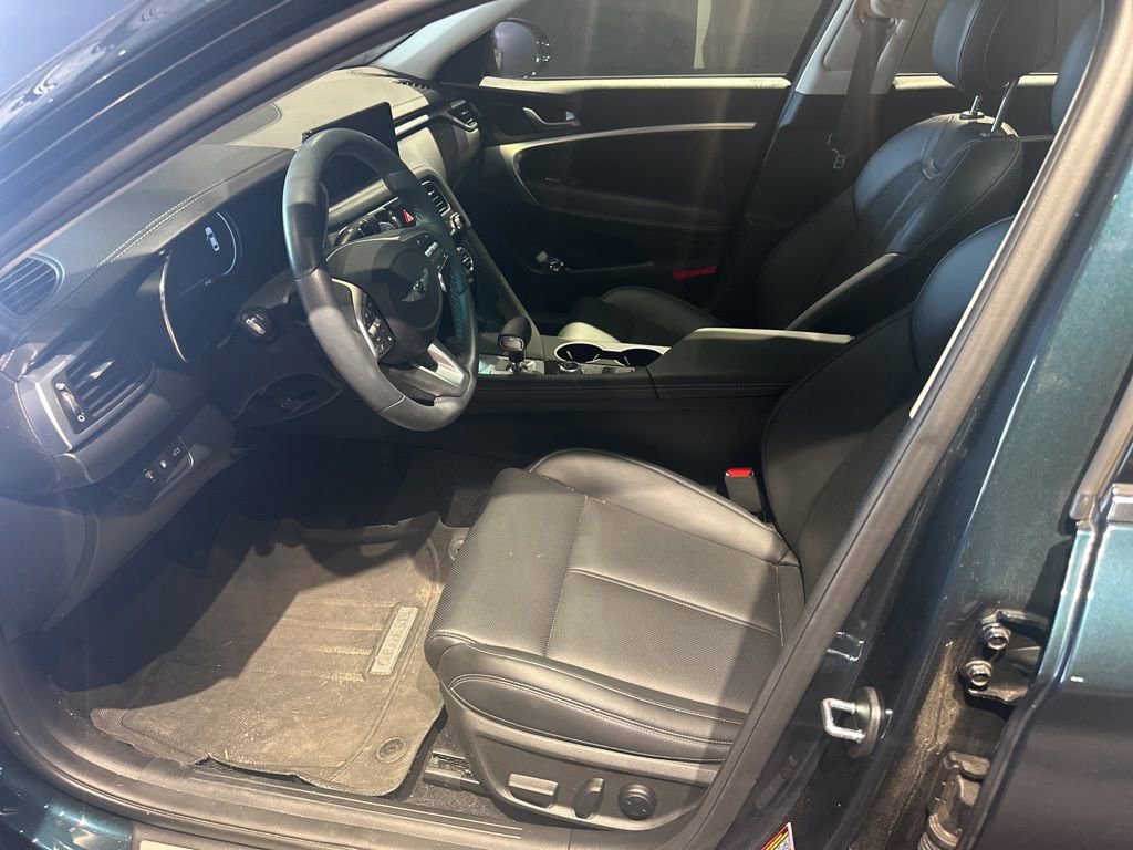 Used 2023 Genesis G70 2.0T image 2