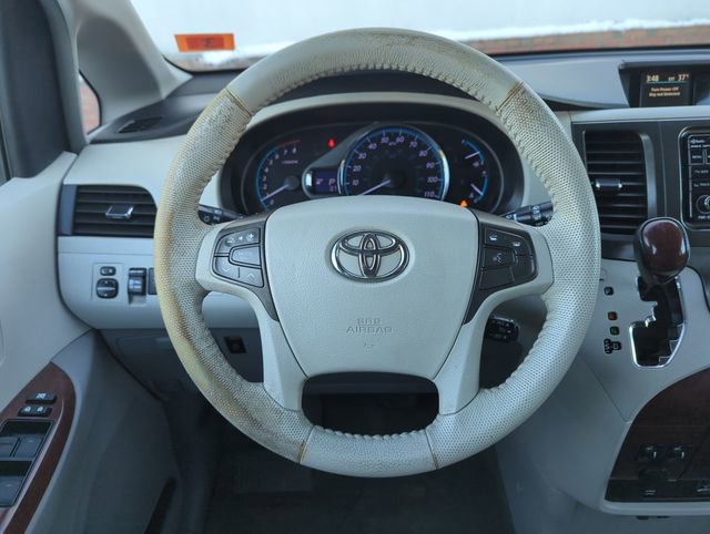 Used 2013 Toyota Sienna XLE w/ Entertainment Pkg image 19