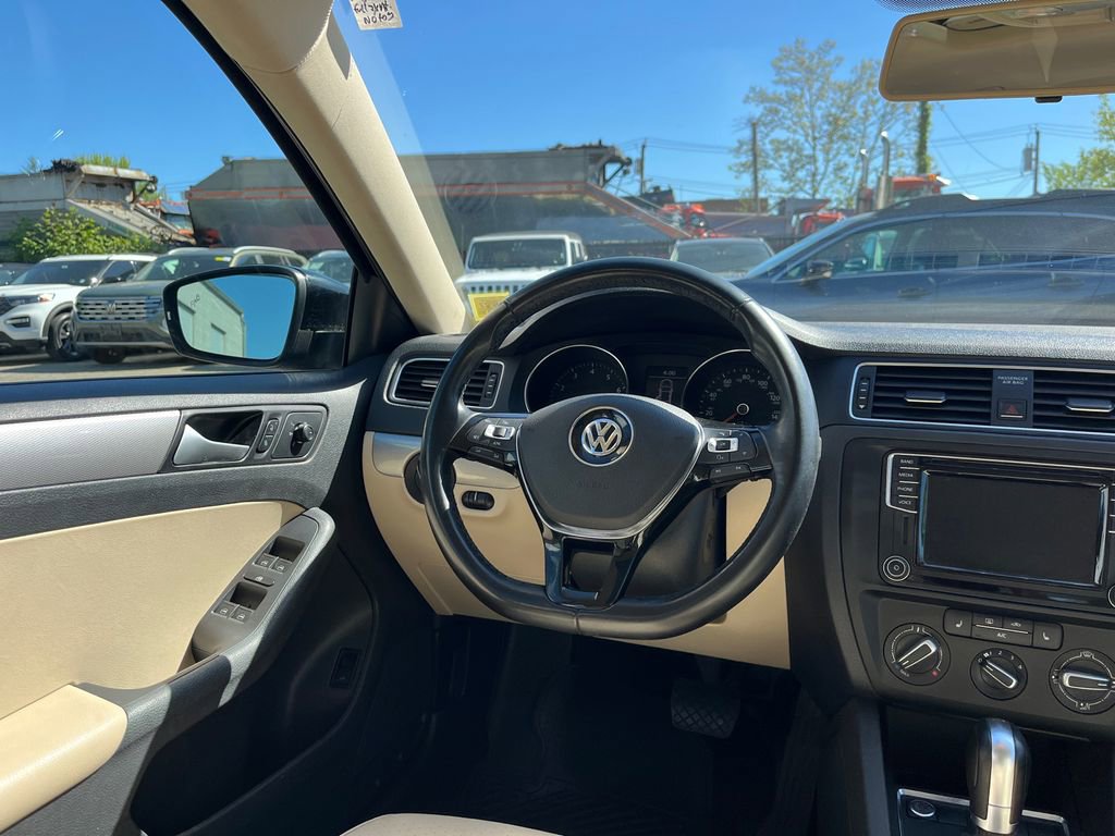 Used 2017 Volkswagen Jetta SE FWD image 23