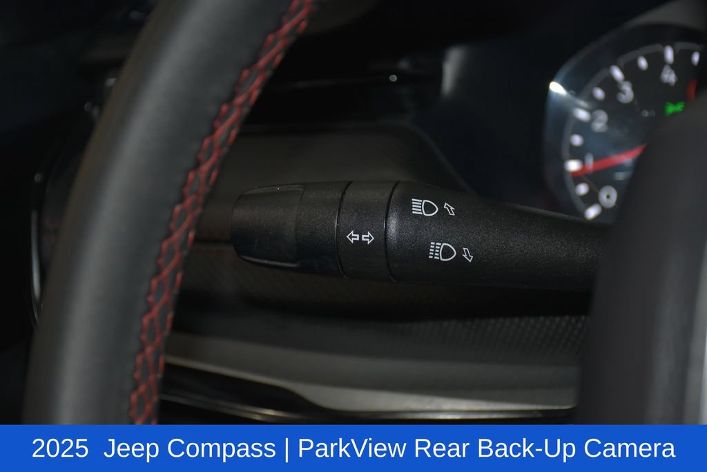 Used 2025 Jeep Compass Trailhawk AWD/4WD image 10