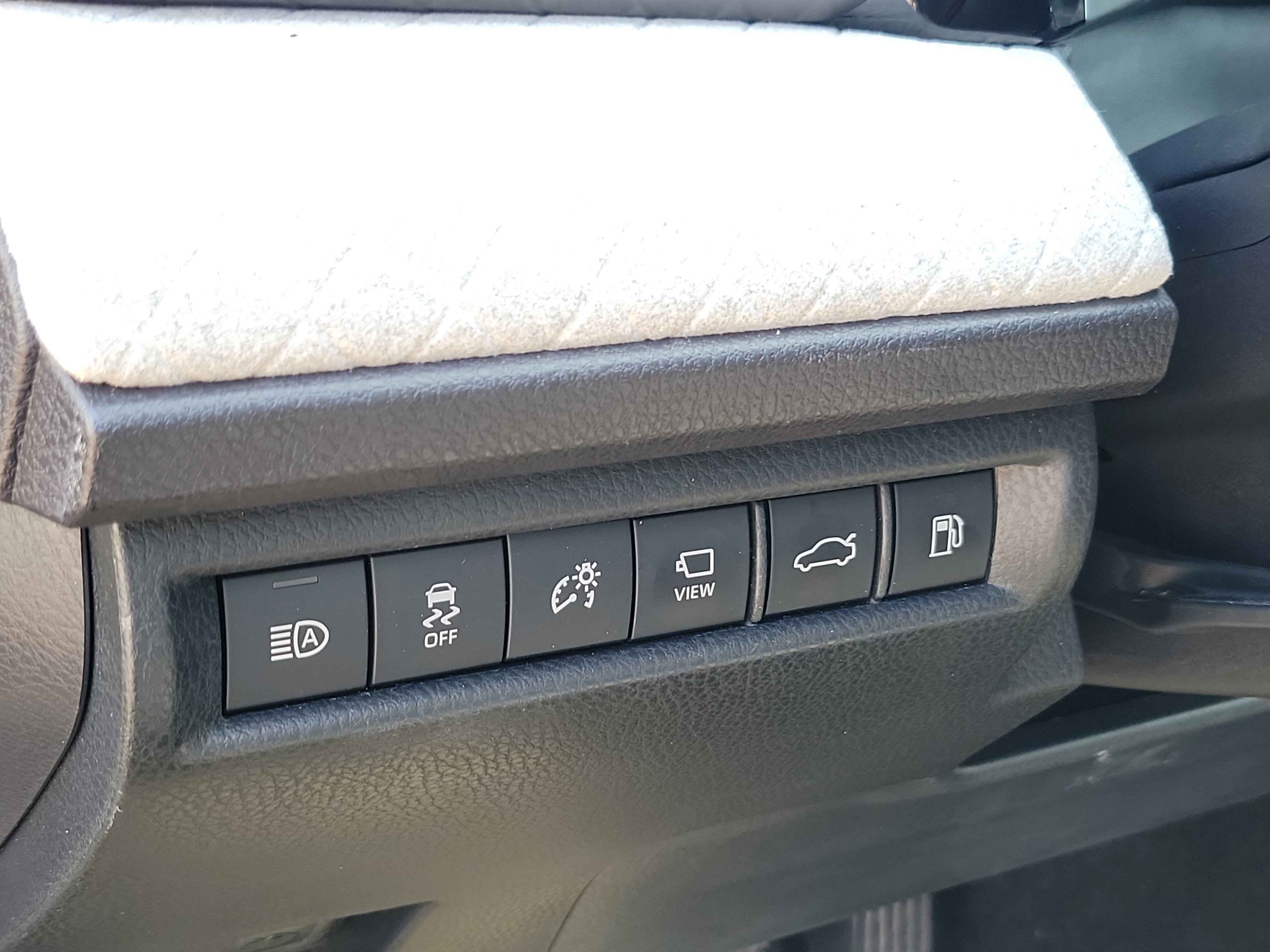 Used 2025 Toyota Camry XLE w/ Premium Plus Package image 17