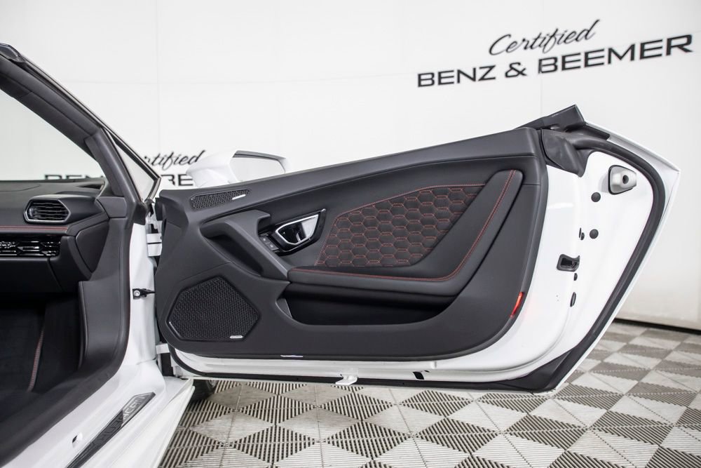 Used 2020 Lamborghini Huracan EVO image 29