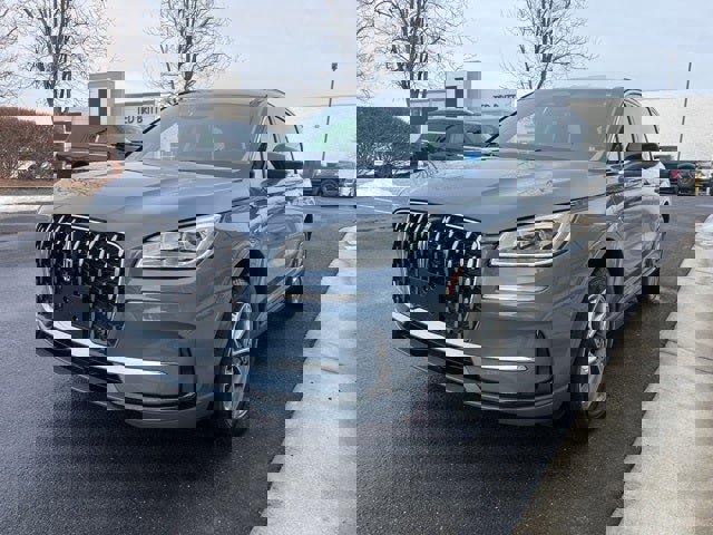 Used 2025 Lincoln Corsair Grand Touring w/ Equipment Group 301A image 3