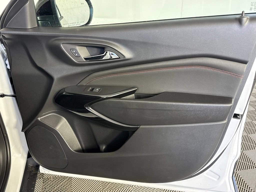 New 2026 Chevrolet Trax RS w/ Driver Confidence Package FWD image 32