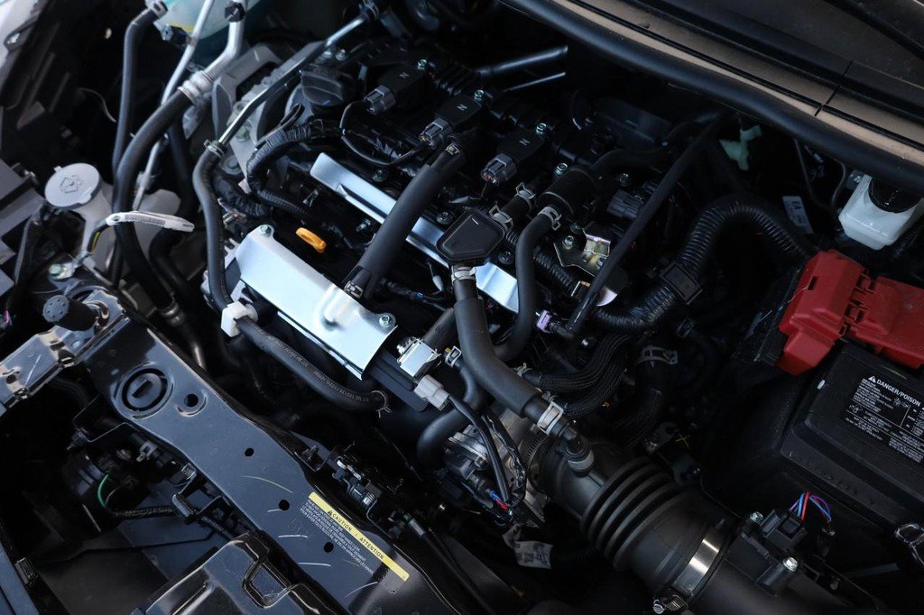 New 2025 Nissan Versa SR w/ Trunk Package image 24