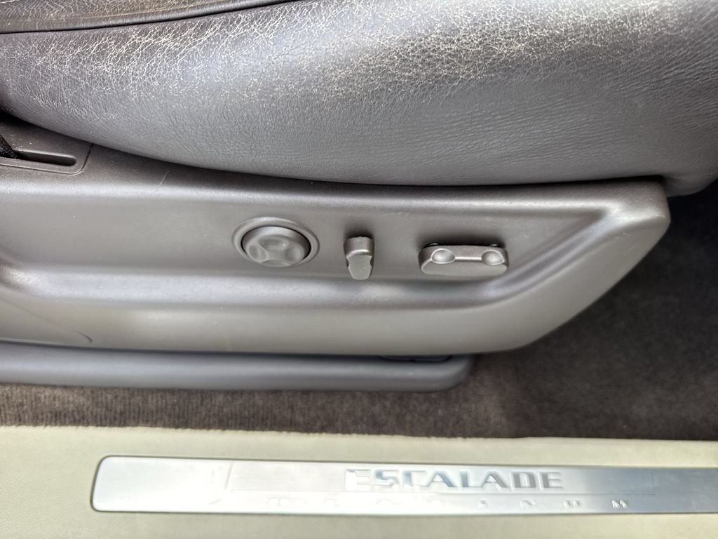 Used 2013 Cadillac Escalade Platinum RWD image 45