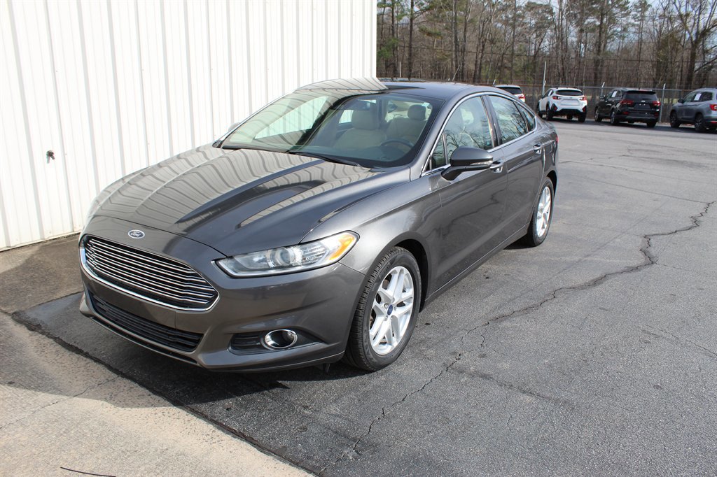 Used 2016 Ford Fusion SE w/ Equipment Group 202A FWD image 1