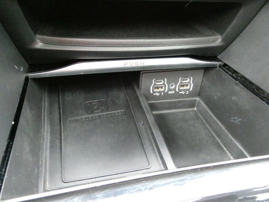 Used 2024 Chrysler Pacifica Premium image 33