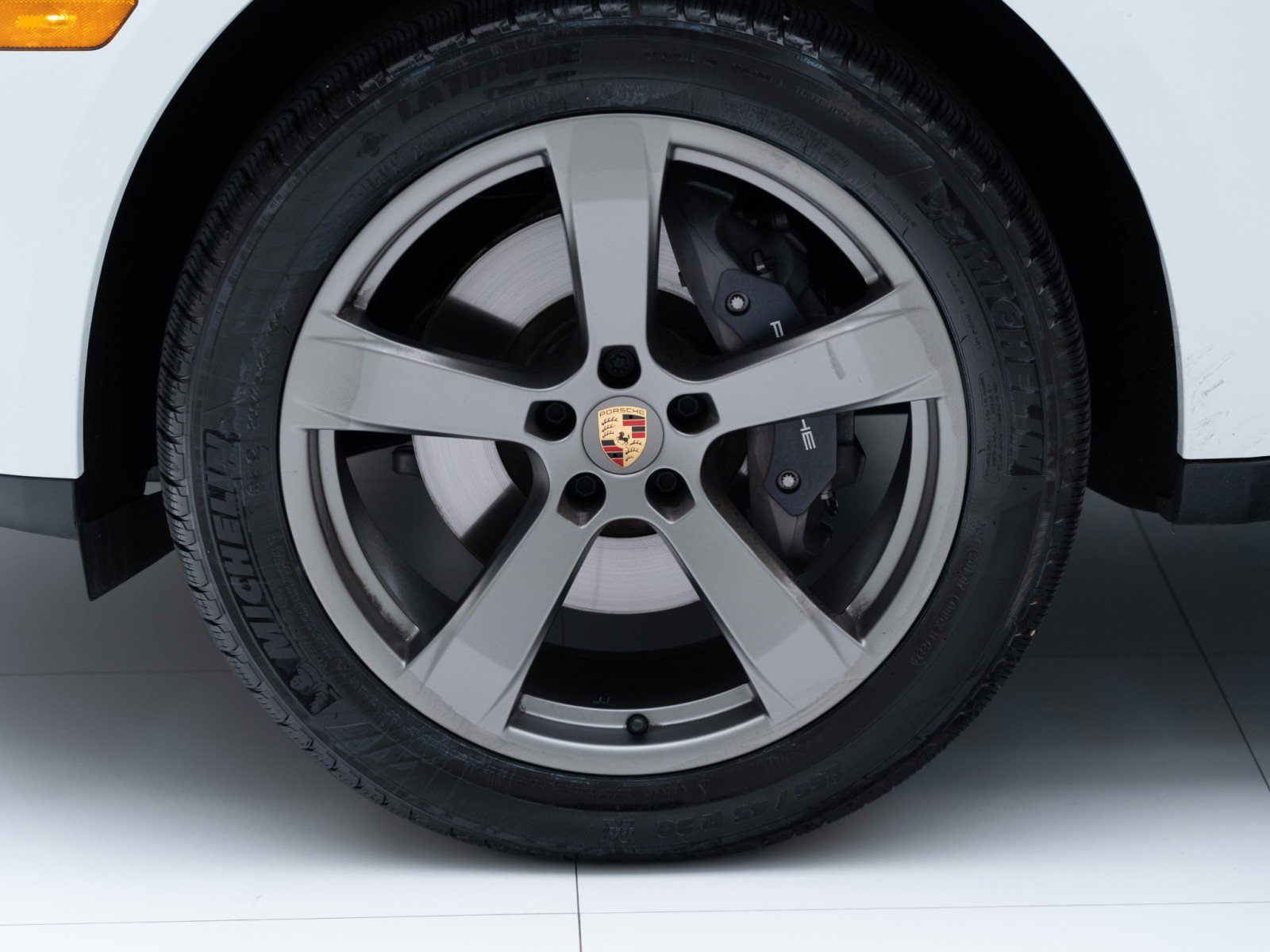 Certified 2025 Porsche Macan image 12