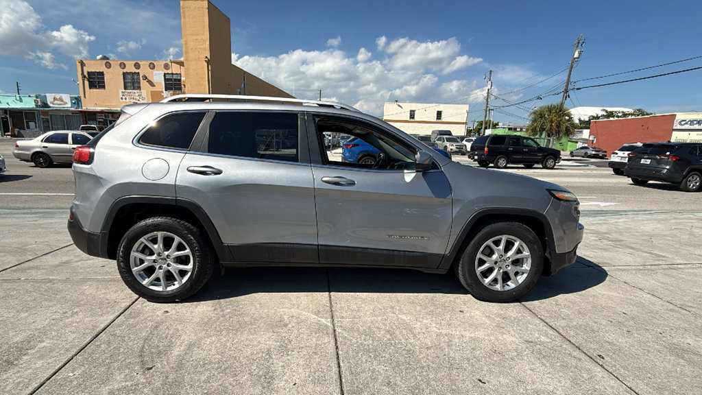 Used 2017 Jeep Cherokee Latitude w/ Comfort & Sound Group FWD image 15