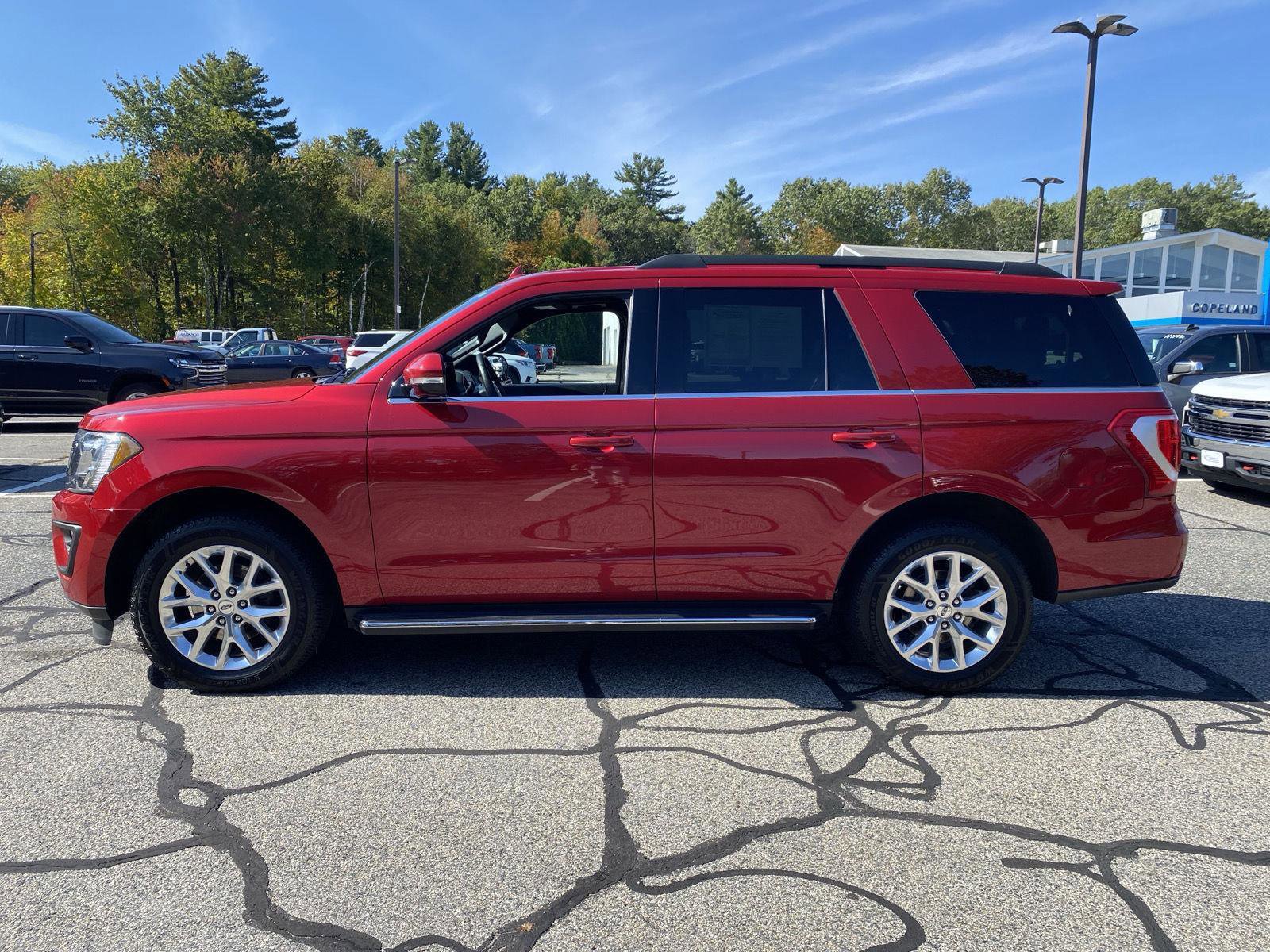 Used 2020 Ford Expedition XLT w/ Equipment Group 202A image 4