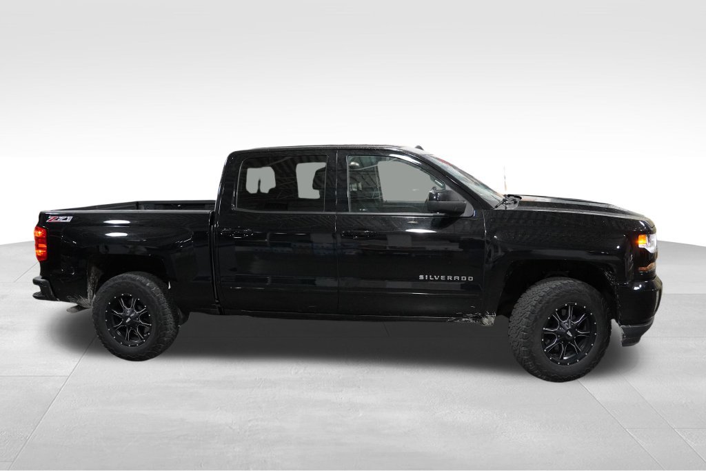 Used 2017 Chevrolet Silverado 1500 LT w/ All Star Edition AWD/4WD image 2