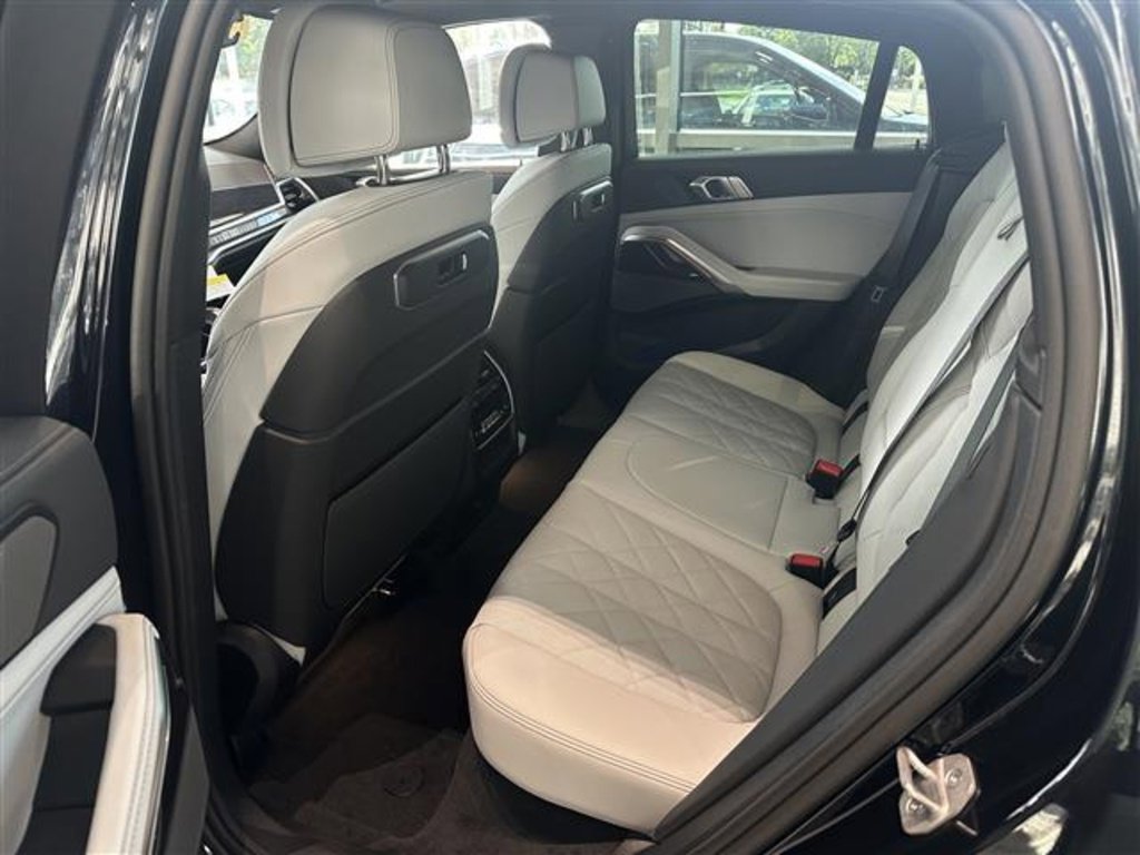 New 2026 BMW X6 xDrive40i w/ Climate Comfort Package image 13