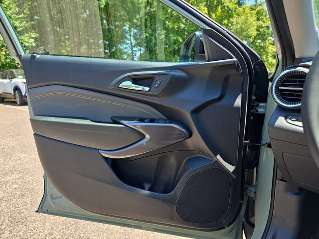 Used 2026 Chevrolet Trax ACTIV w/ Sunroof Package FWD image 31