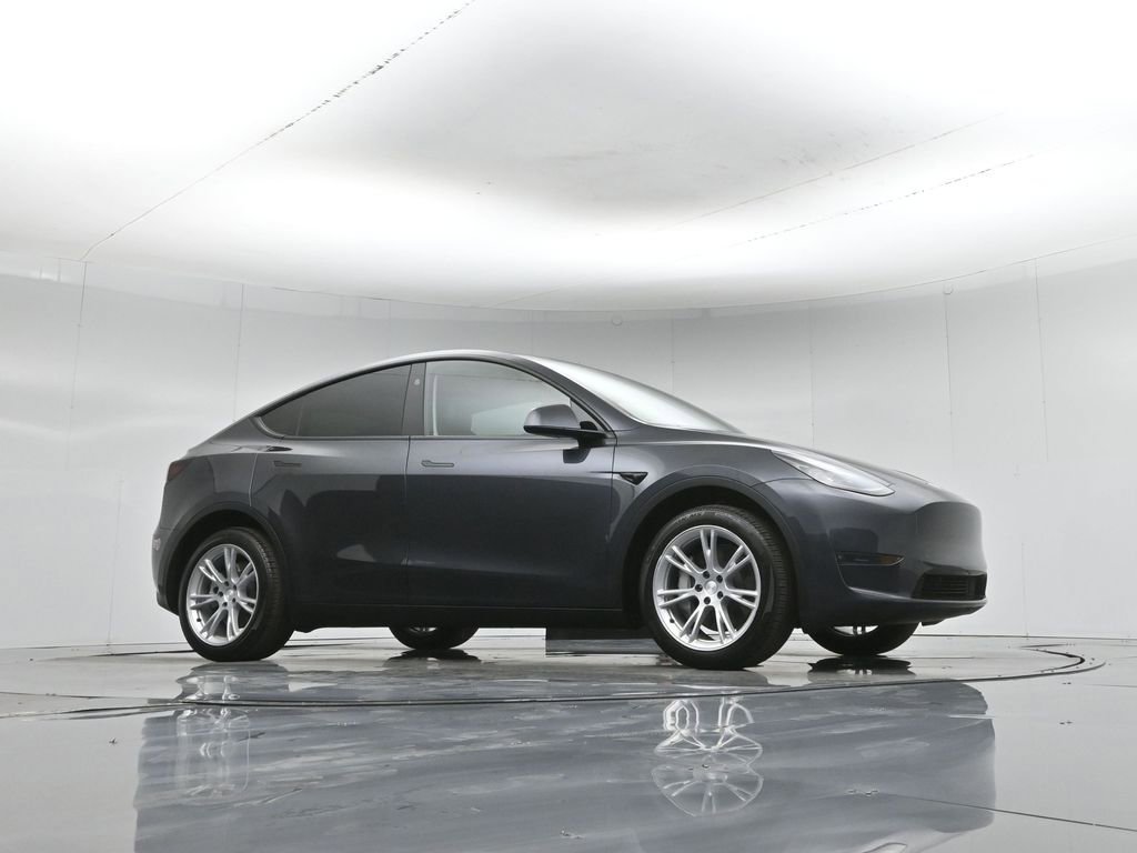 Used 2024 Tesla Model Y Long Range image 2