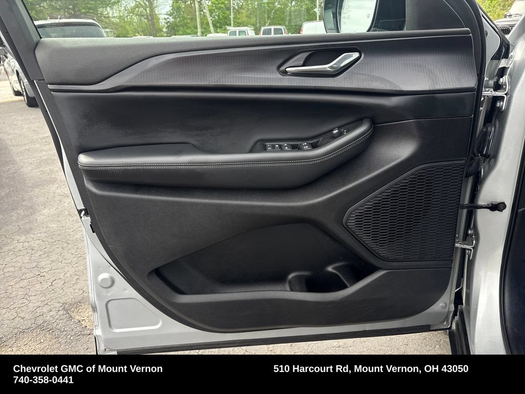 Used 2025 Jeep Grand Cherokee Altitude AWD/4WD image 13