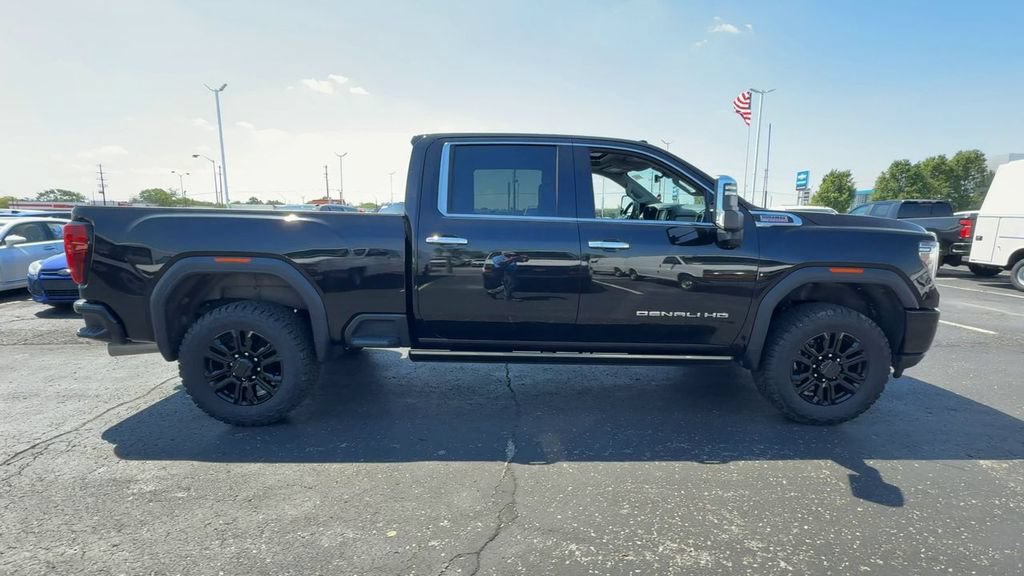 Used 2023 GMC Sierra 3500 Denali w/ Denali Black Diamond Edition AWD/4WD image 9