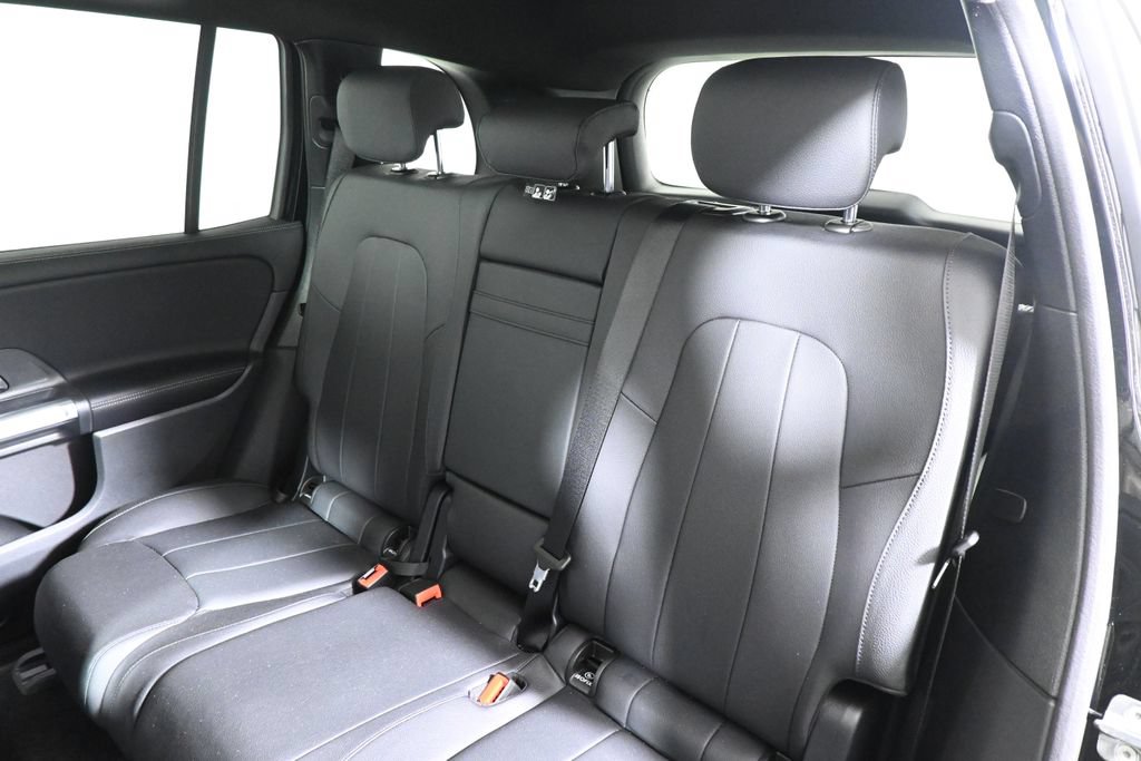 Certified 2026 Mercedes-Benz GLB 250 4MATIC image 4