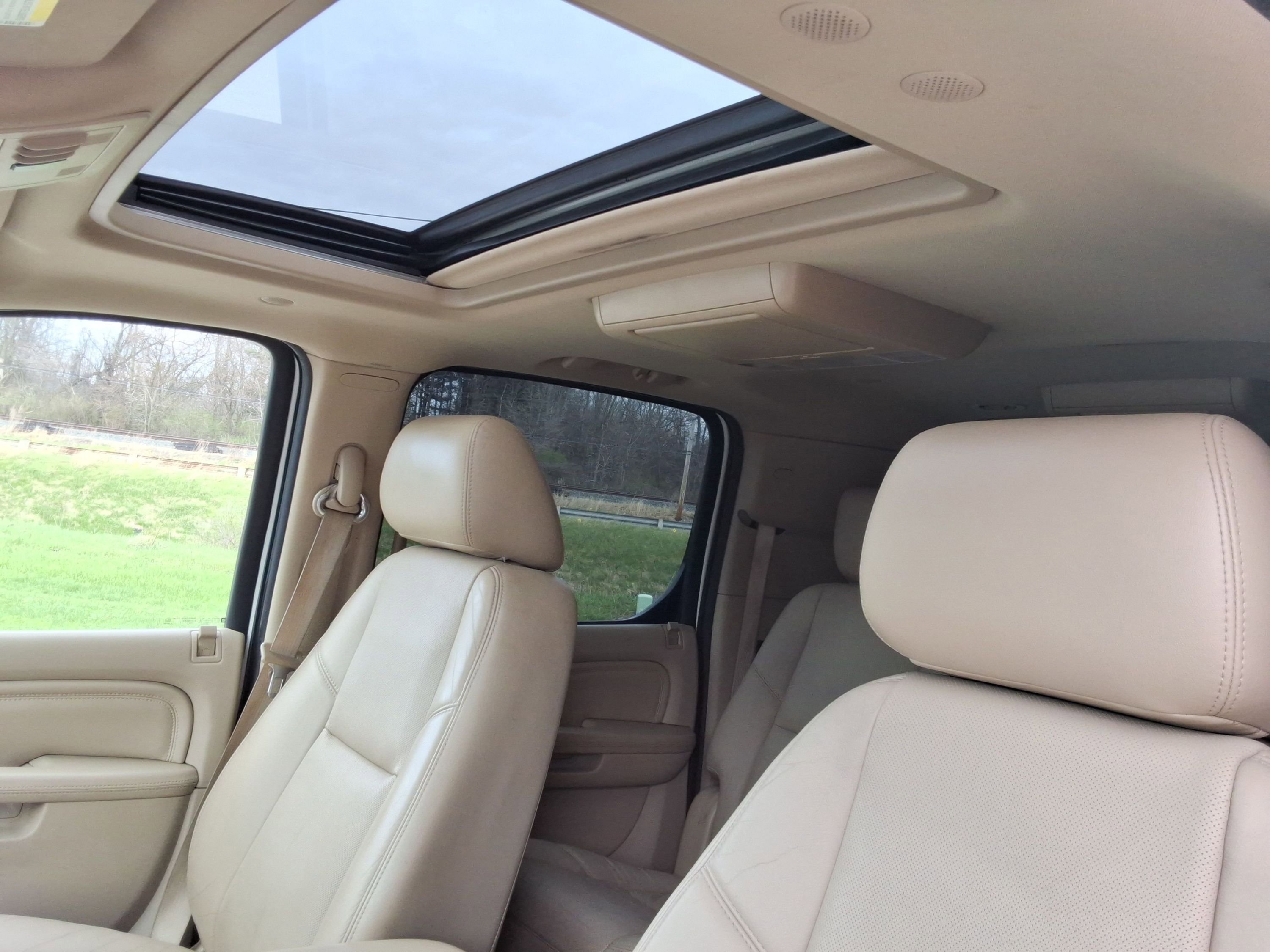 Used 2012 Cadillac Escalade ESV Luxury image 23