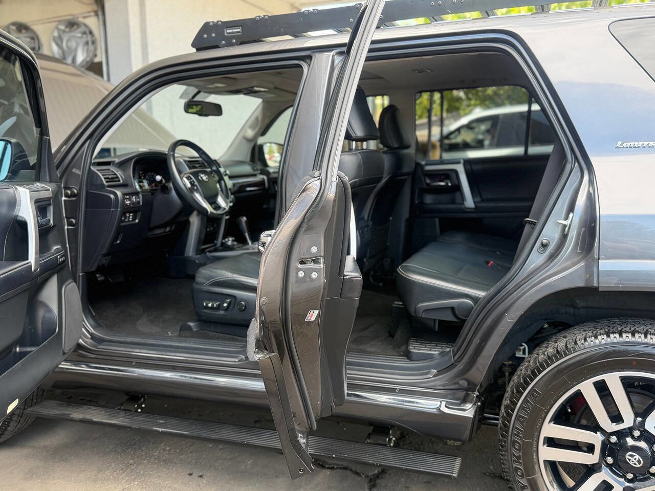 Used 2018 Toyota 4Runner Limited AWD/4WD image 32