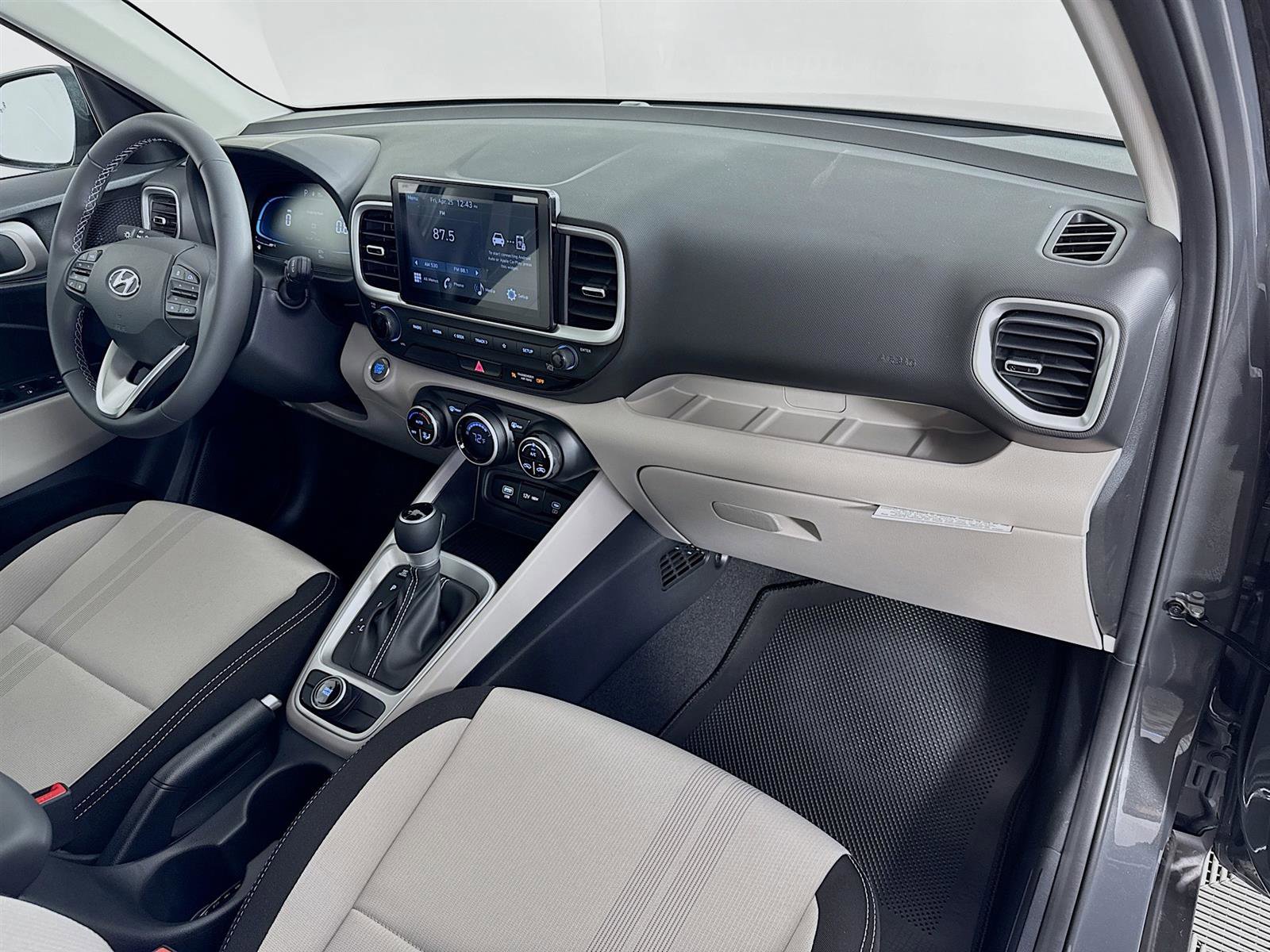 New 2025 Hyundai Venue SEL image 27