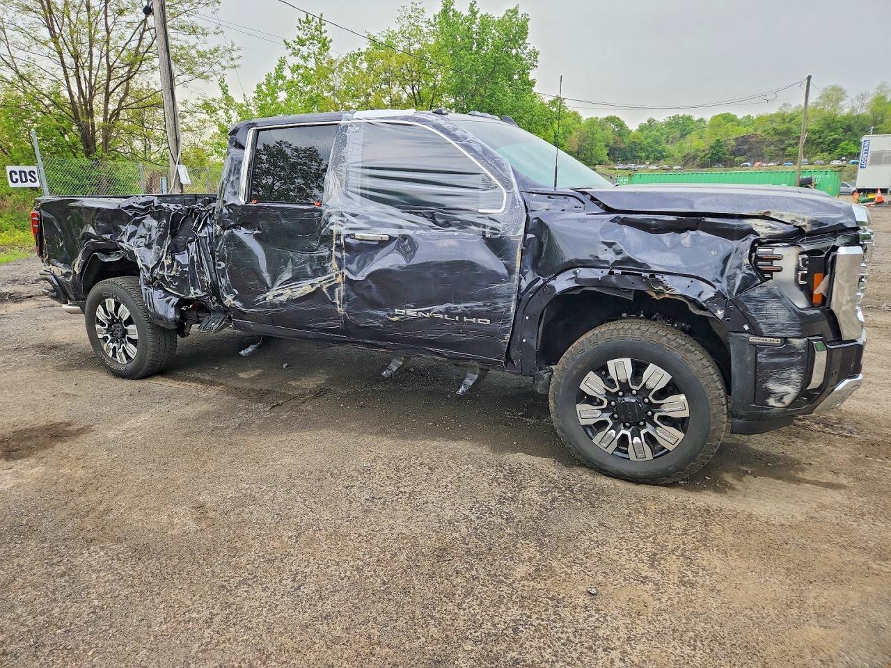 Used 2025 GMC Sierra 2500 Denali w/ Denali Reserve Package AWD/4WD image 1