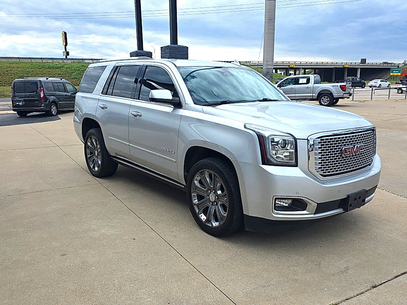 Used 2016 GMC Yukon Denali w/ Open Road Package RWD image 10