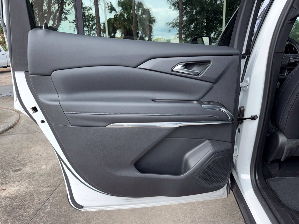 Used 2024 Chevrolet Traverse LT w/ Midnight/Sport Edition FWD image 22