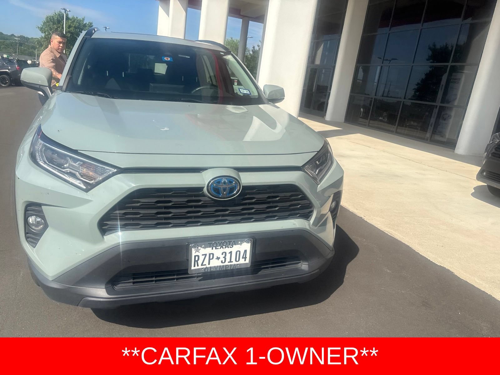 Used 2020 Toyota RAV4 XLE w/ Convenience Package AWD/4WD image 1