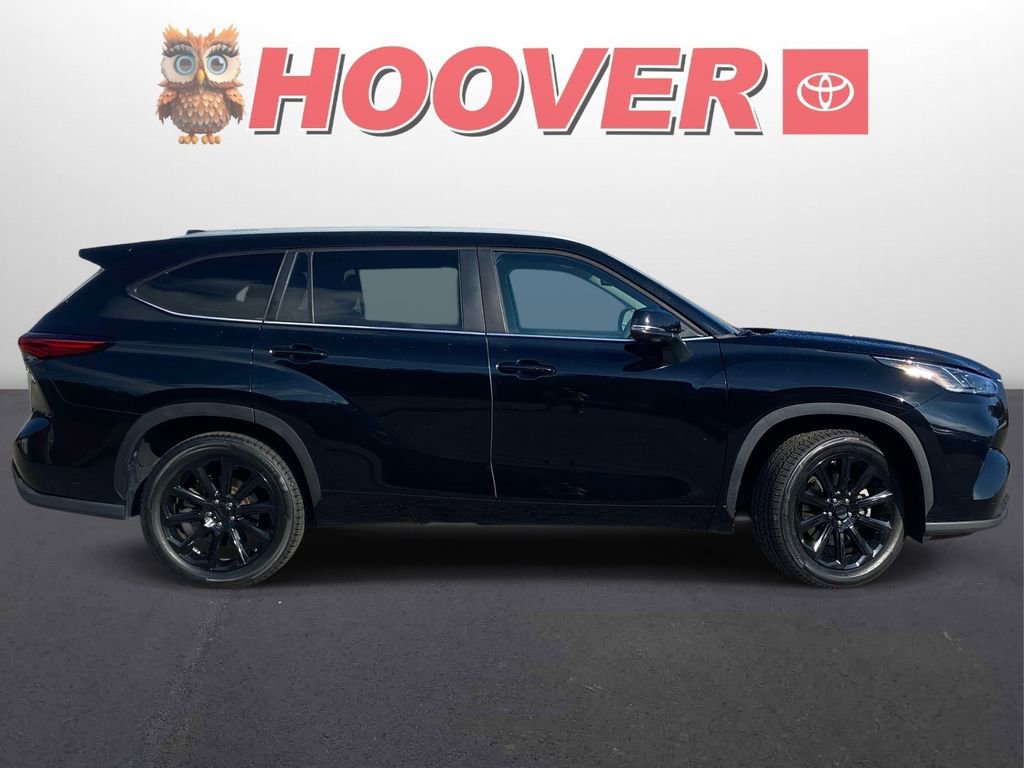 Used 2023 Toyota Highlander Bronze Edition FWD image 2