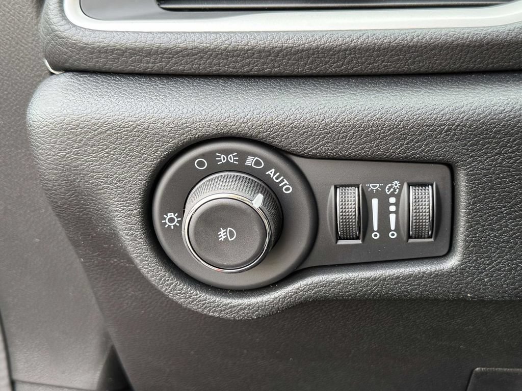 New 2026 Chrysler Pacifica Select FWD image 27