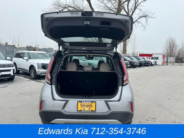 Used 2025 Kia Soul LX image 11